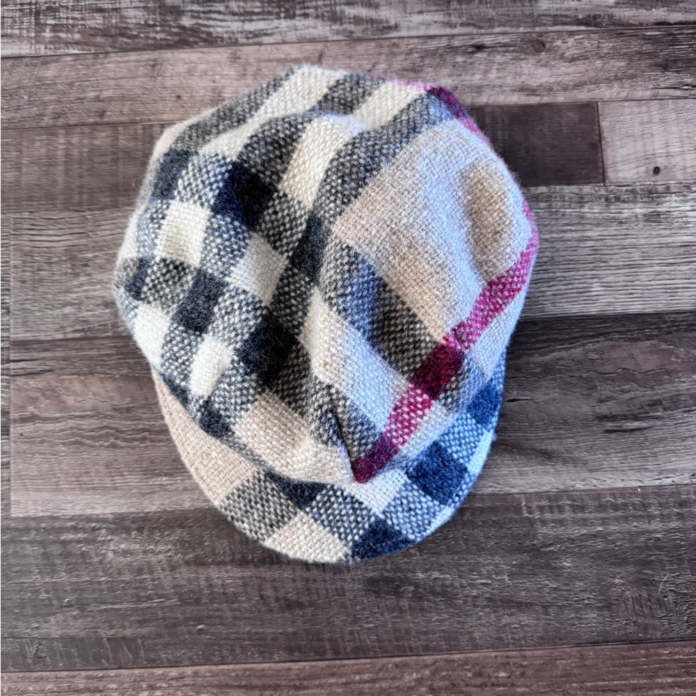 Burberry 100% wool hat in signature pattern, size L - Picture 9 of 9